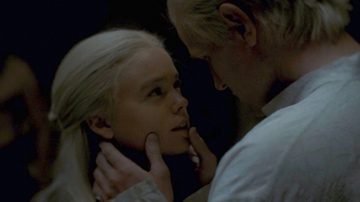 Rhaenyra & Daemon kiss