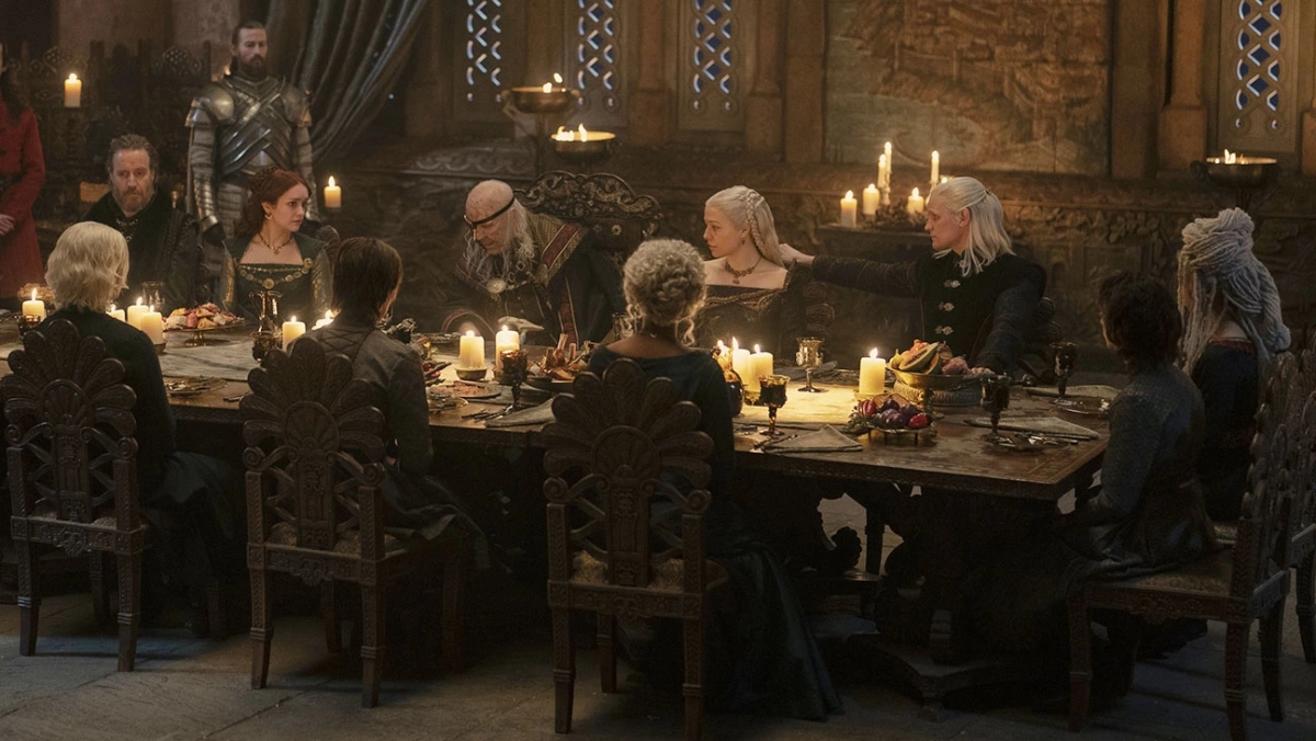 King Viserys and family sit down for a supper. 